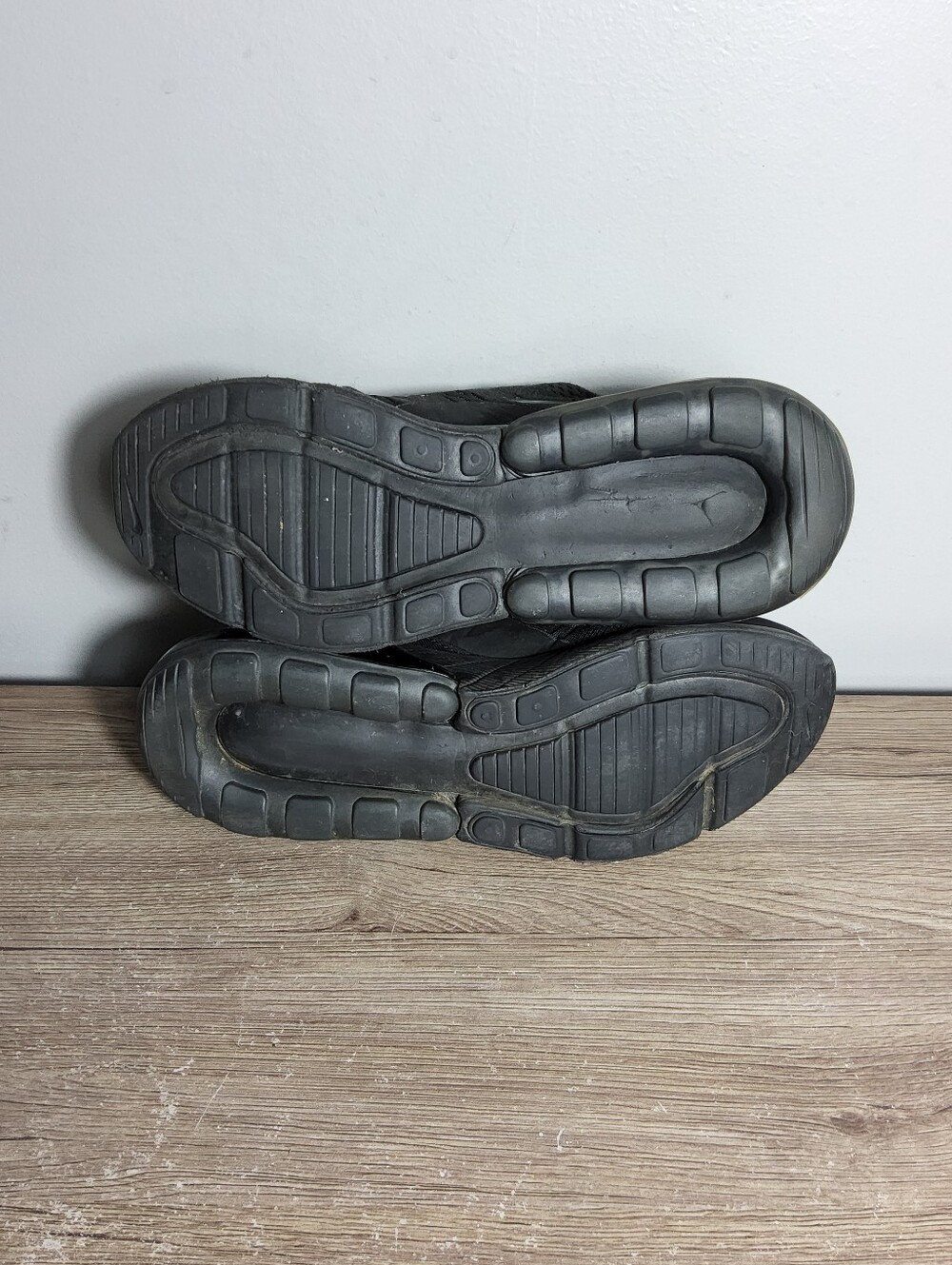 Nike Air Max 270 Triple Black Sneakers Shoes AH6789-006 Women's 9.5 - Picture 7 of 8